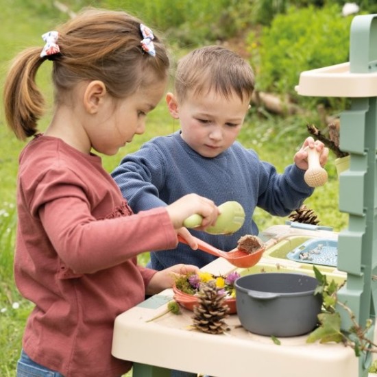 Smoby Life Детска кухня за игра с кал и природни елементи Mud Kitchen